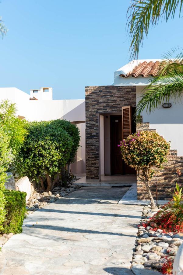 Tequila Sunrise By Ezoria Villas Coral Bay Exterior photo